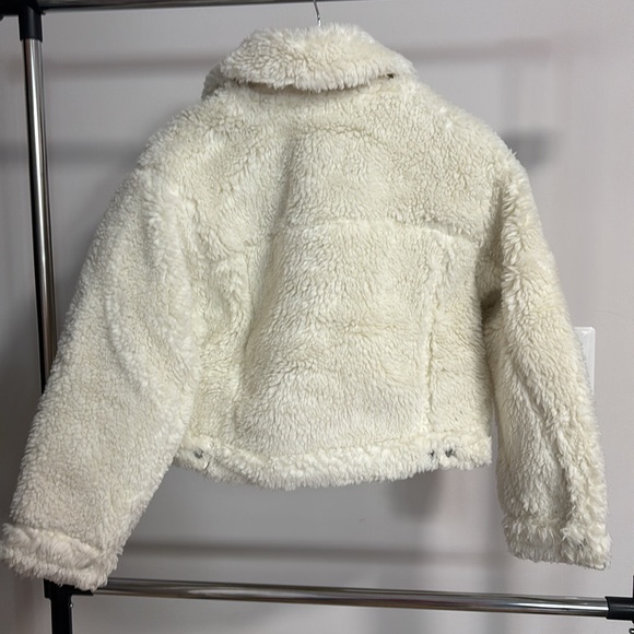 Levi's Baby Bubble Sherpa Trucker Jacket
In coconut milk white NWTs - Picture 6 of 15